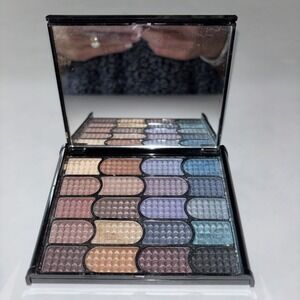 Jazmine La Belle Cosmetics 20 piece eyeshadow kit Lots Of Gorgeous Colors 3374‎